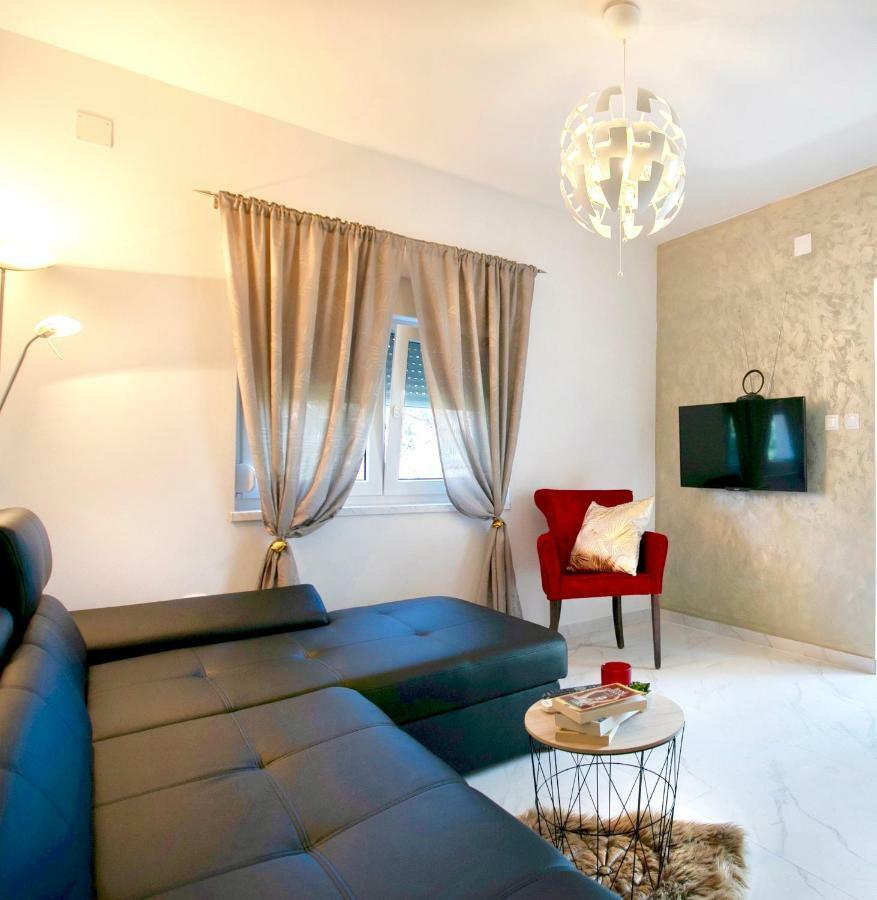 Apartament Ena *